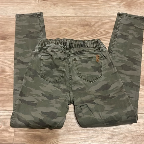 2/$20 Abercrombie kids pool on Jean camo legging size 9/10 - Picture 5 of 6